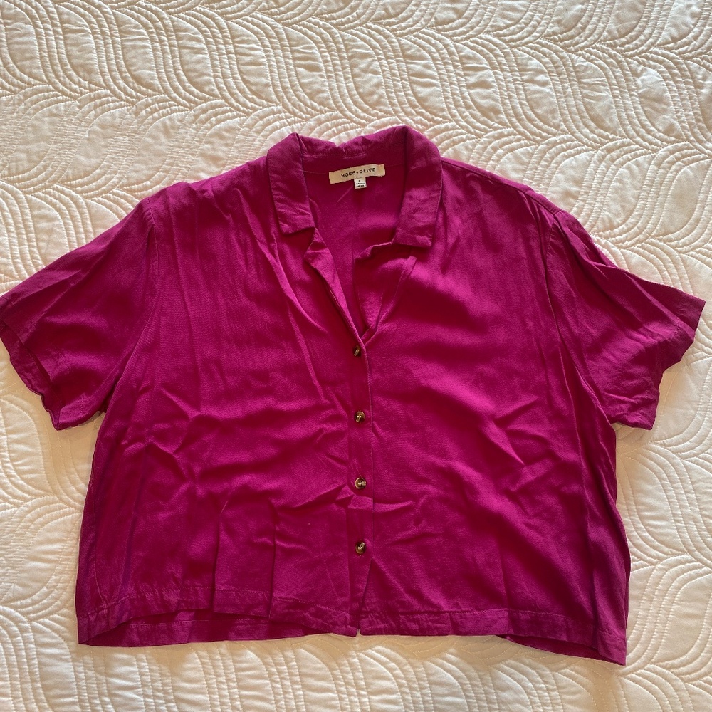 Rose + Olive fuchsia cropped short sleeve top